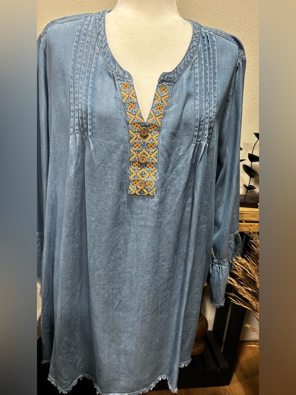 Multiples Light Blue Embroidered V-Notch Tunic size 2X